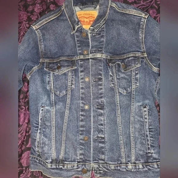 Levi's Women's Jean Jacket Dark Wash Denim Button Up Small - Picture 2 of 5